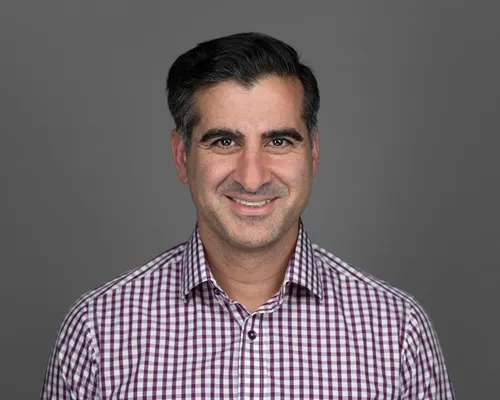 A headshot of Ali Keshavarz.