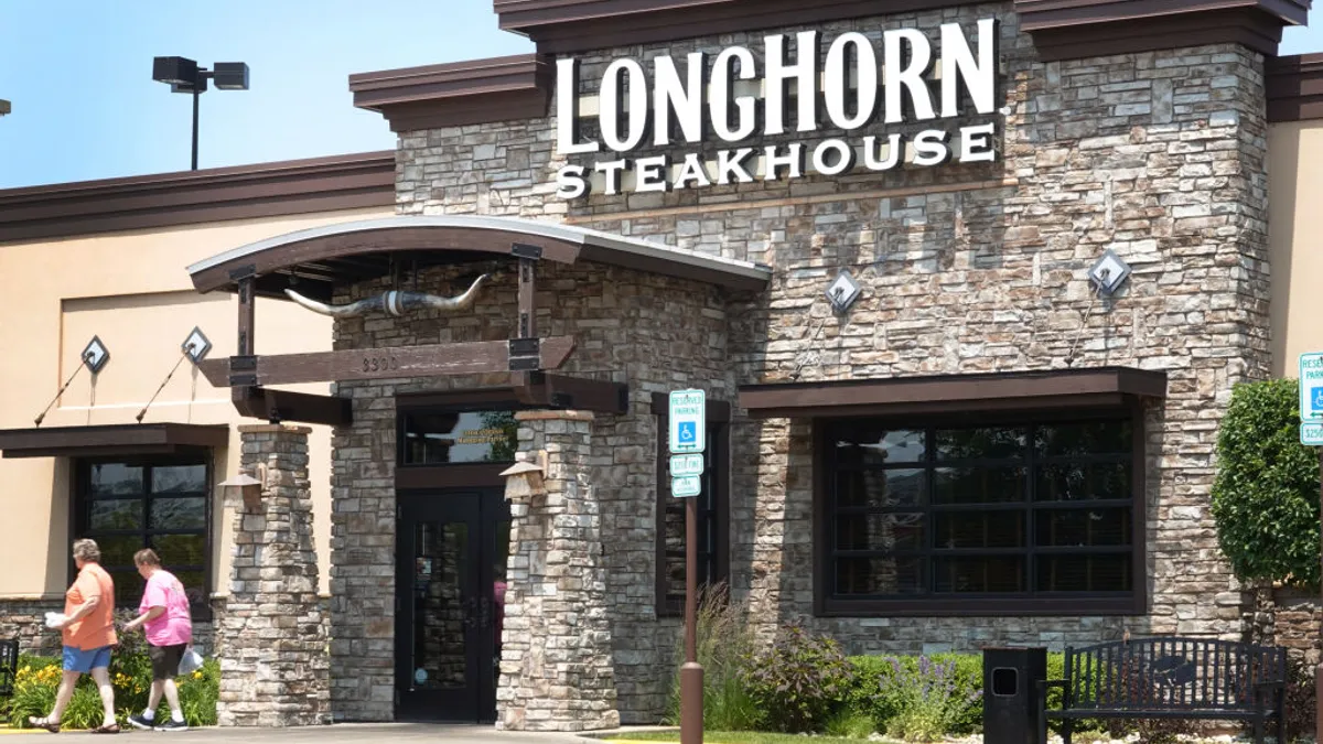 The outside of a LongHorn Steakhouse.