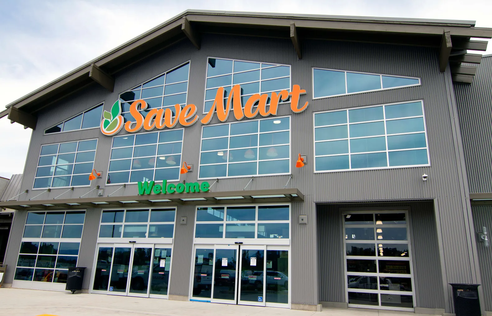 Front entrance to Save Mart supermarket