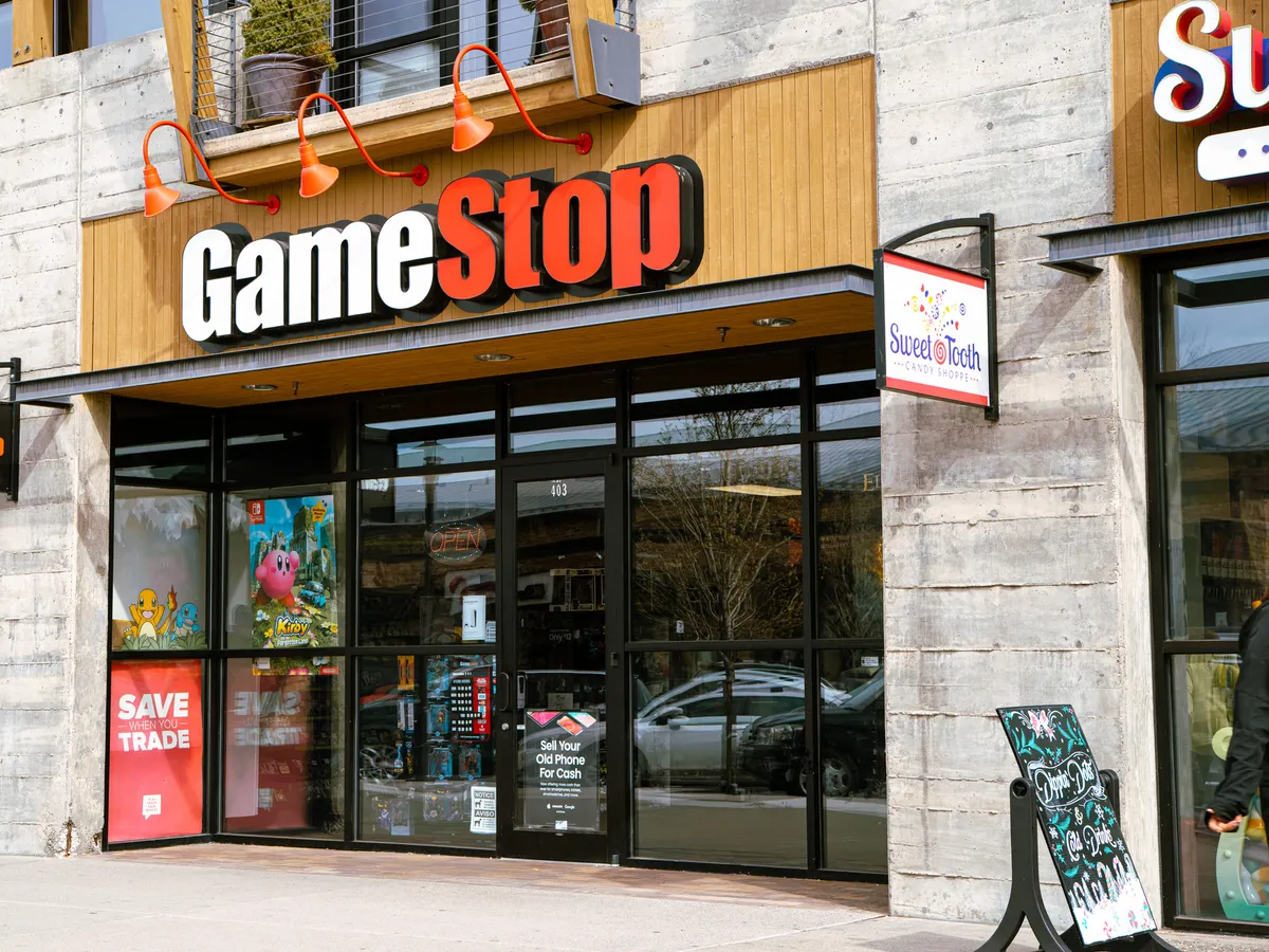 The Weekly Closeout: Foot Locker sales fall and GameStop makes a bitcoin  play | Retail Dive