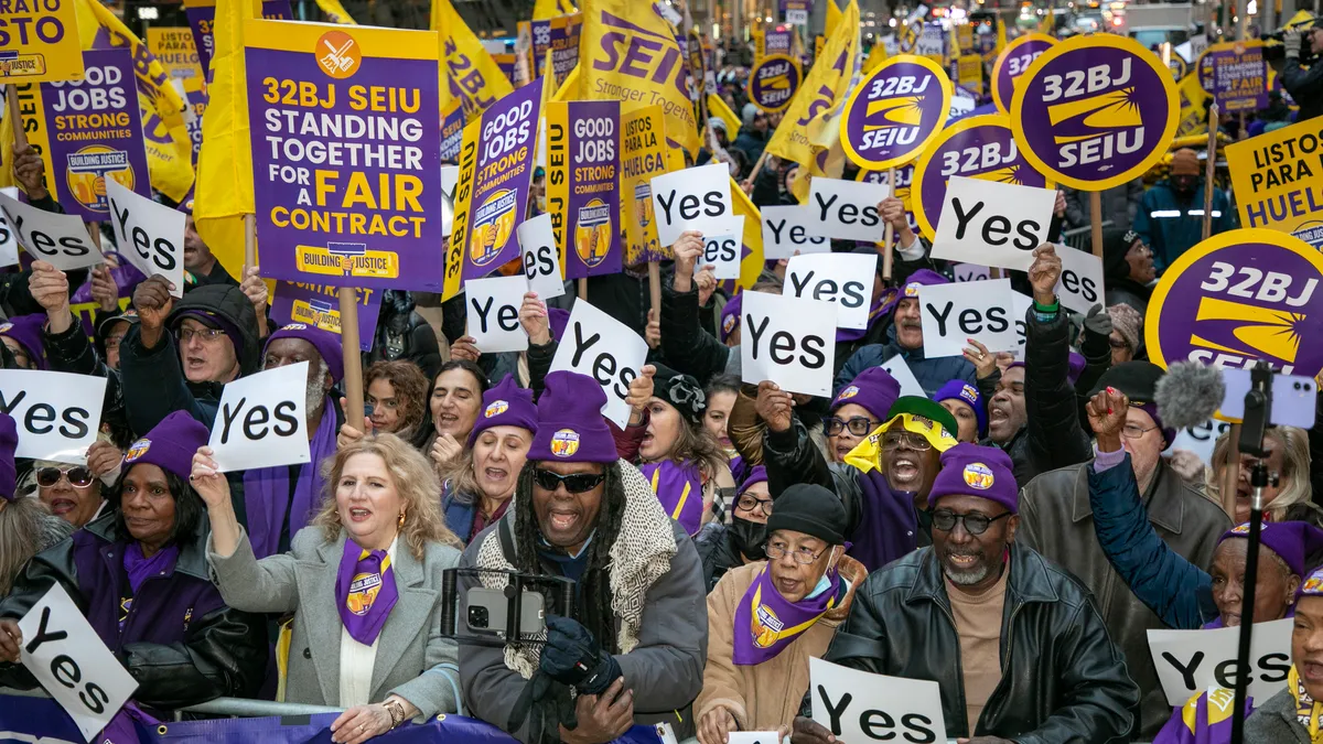 BJ32 SEIU union members at a Dec. 20 rally on 6th Ave, New York City.