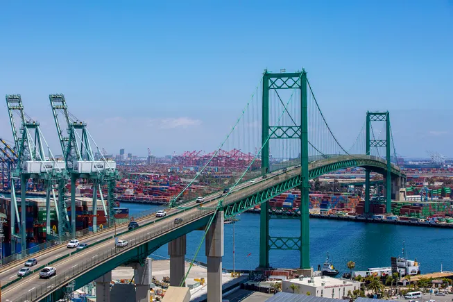 Skanska JV nabs $534M LA bridge deck replacement | Construction Dive