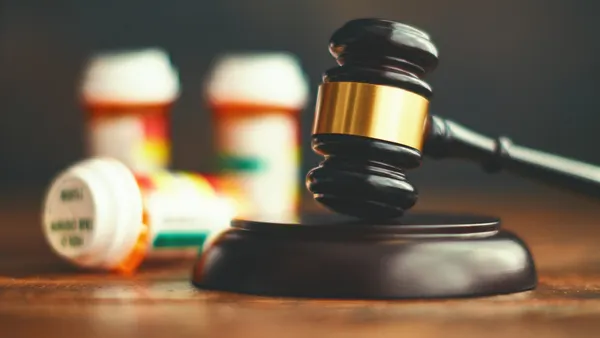 Pill gavel