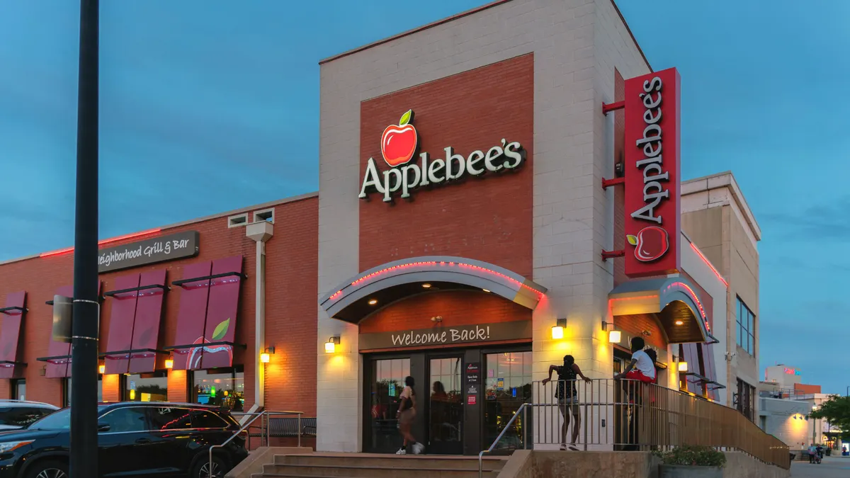 An evening photograph of a corner of an Applebee's restaurant