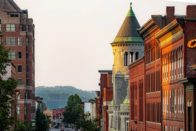 Heat, wildfires drive surge in ozone pollution, report finds