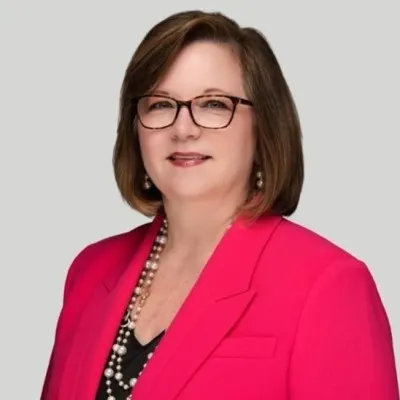 Lynnelle Long's headshot
