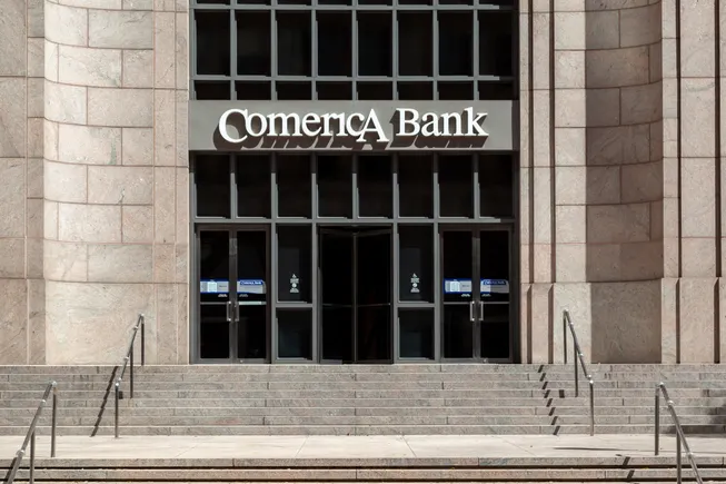 Comerica, Fifth Third shareholders back merger