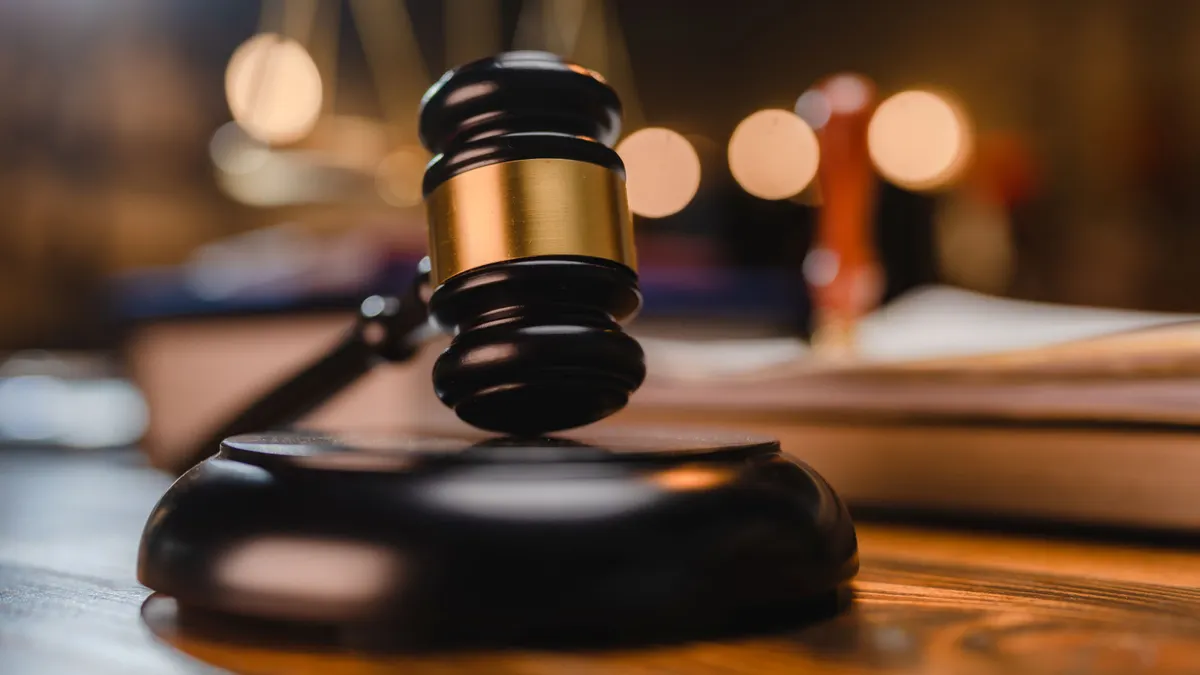 An image of a gavel.