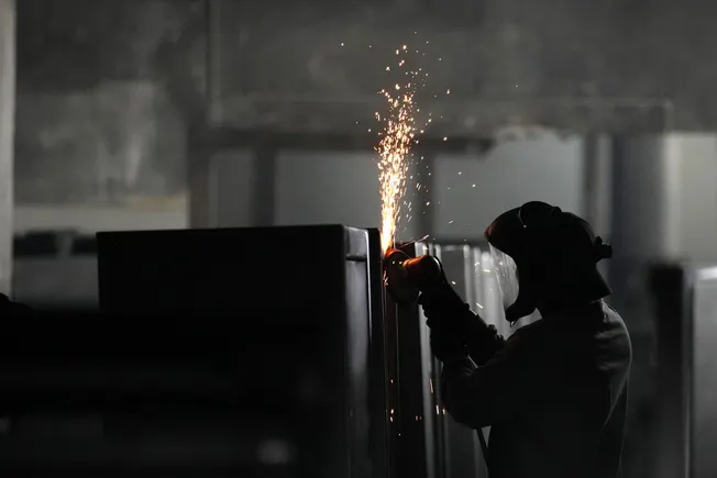 Manufacturing industry gained 7,000 jobs in May