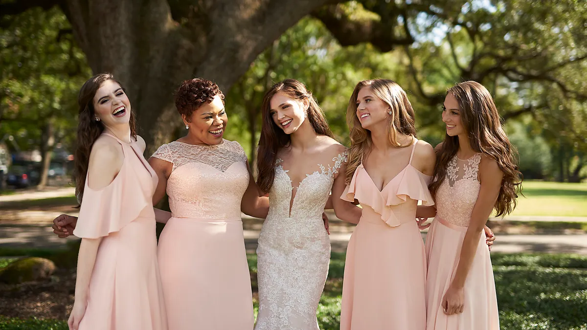 Avery Austin launches wedding apparel via e-commerce.