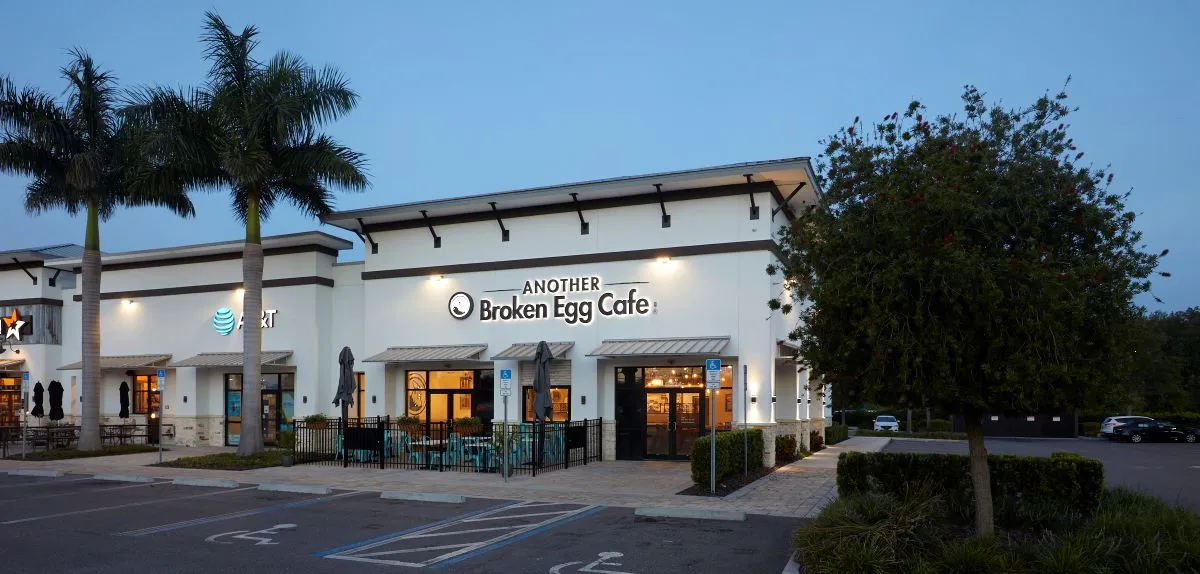 A photograph of Another Broken Egg cafe.