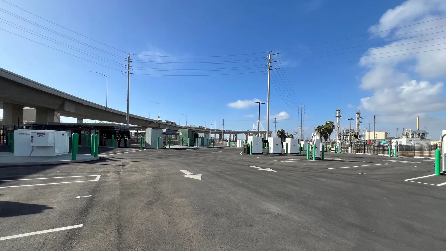 Forum Mobility&#x27;s EV truck charging station in Long Beach, California.