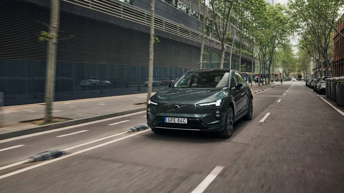 Volvo EX60 2026 Street View