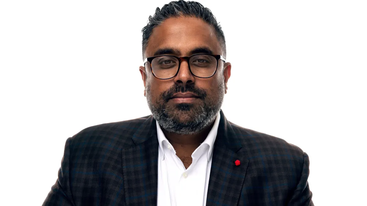 Professional photo of Shan Jegatheeswaran