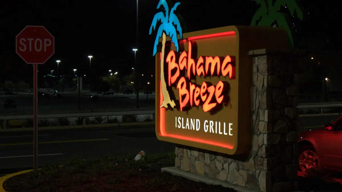 A night image of a sign that says Bahama Breeze