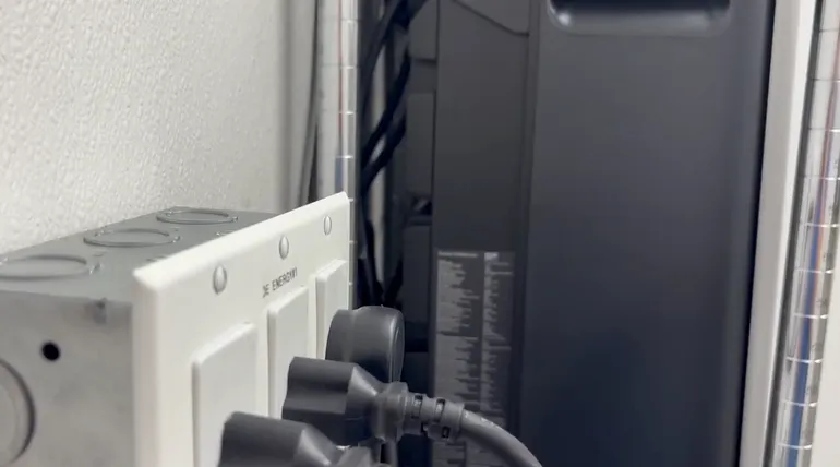 How small batteries are helping an NYC business cut energy costs