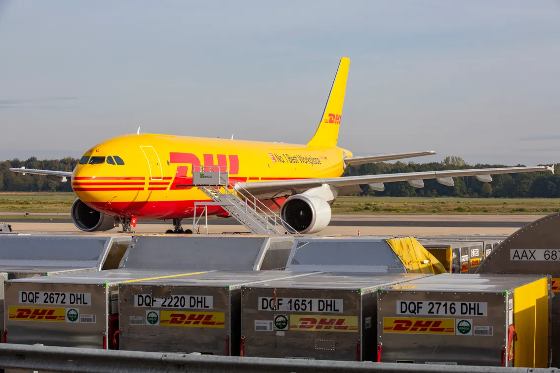DHL suspends US-bound B2C shipments over $800