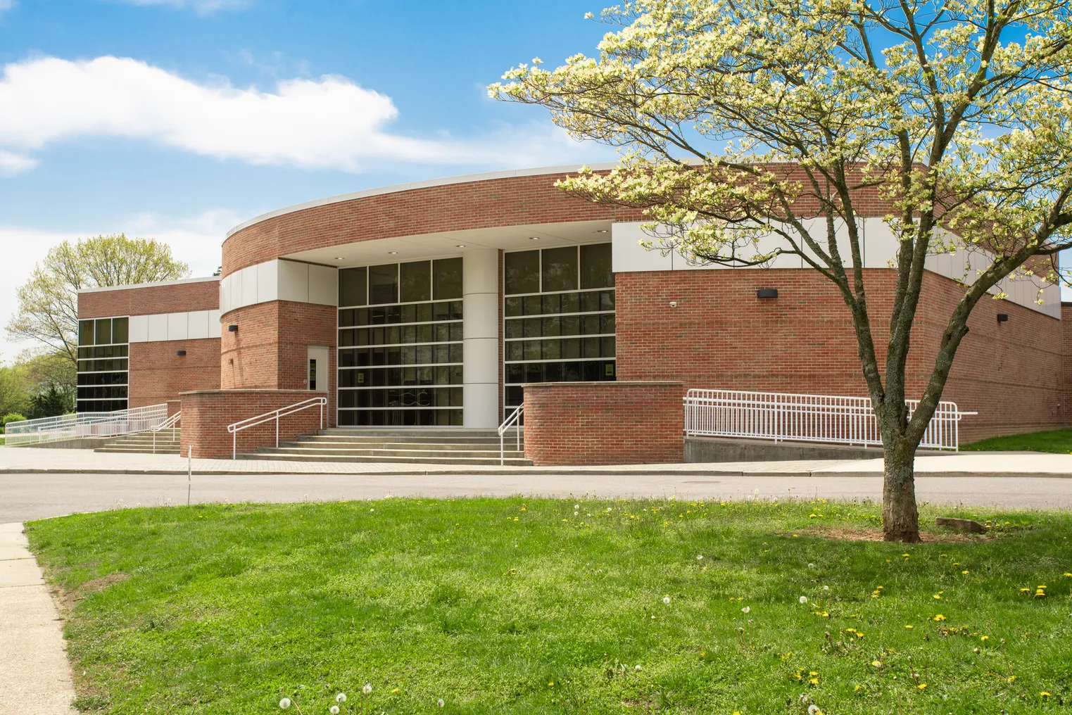 The exterior view of a U.S. K12 school building.