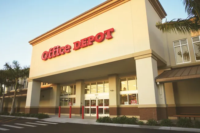 www.retaildive.com