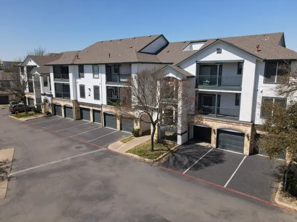 Knightvest Capital Buys 1,027-Unit Austin Portfolio at Deep Discount Amid Market Reset