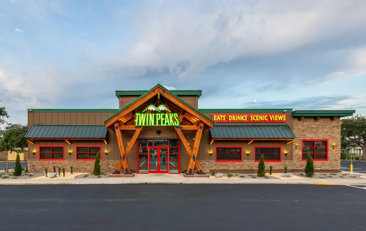 An image of a Twin Peaks restaurant in the daytime.