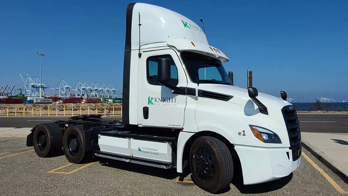 A Kight-Swift electric Daimler Trucks electric truck