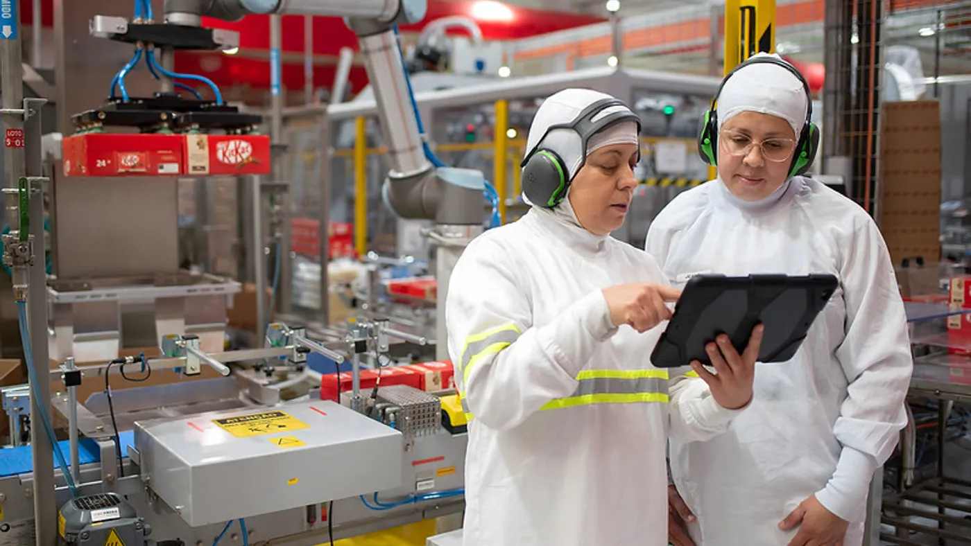Operators using a tablet in Caçapava KitKat factory, Brazil.
