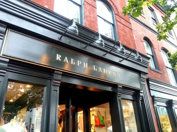 www.retaildive.com