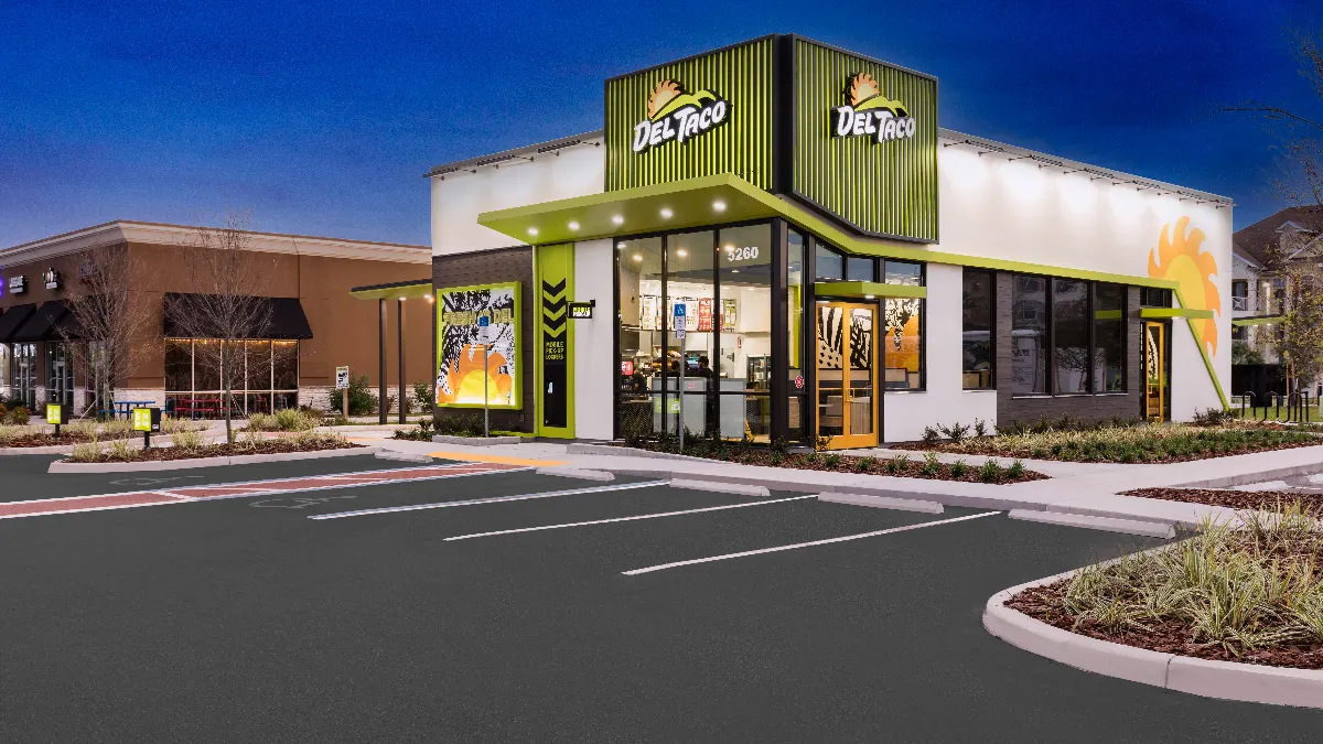 An image of a Del Taco resturant in Florida