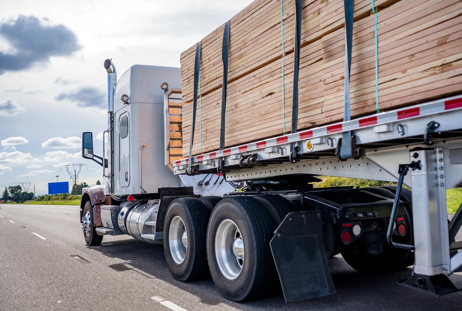 Flatbed truck lumber