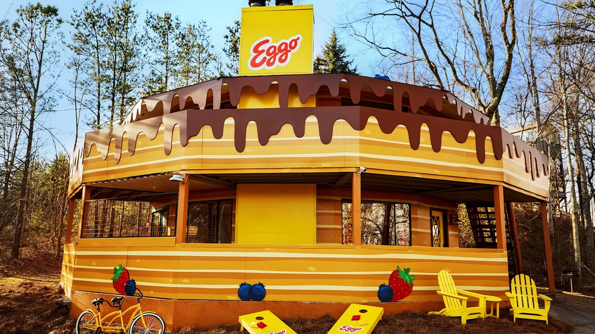 The exterior of the Eggo House of Pancakes.