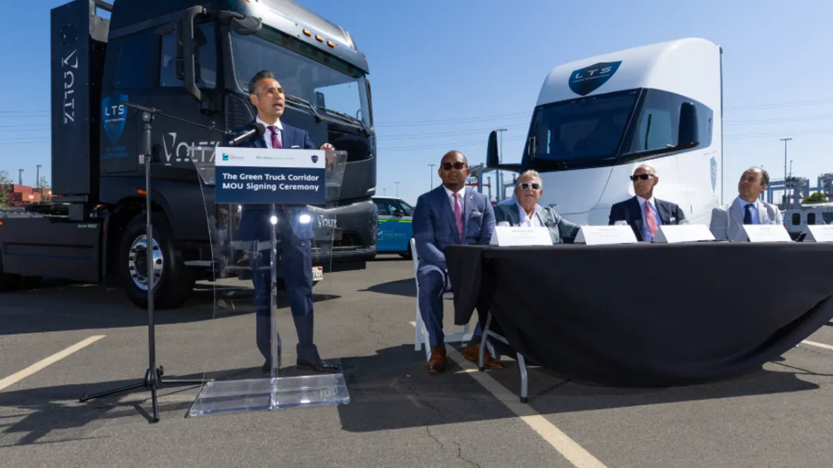 Port of Long Beach green truck corridor