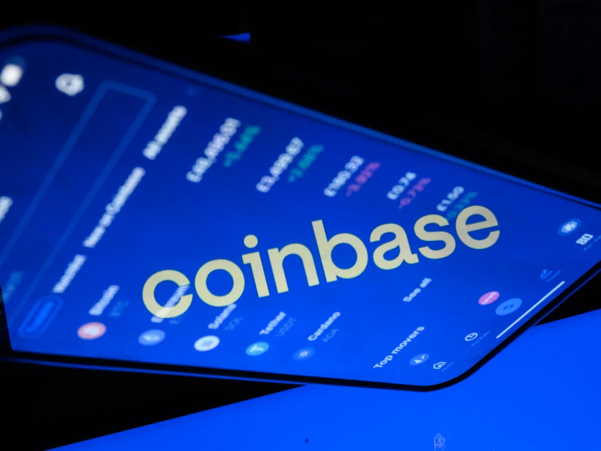 Coinbase users see $0 balance in technical glitch | Banking Dive