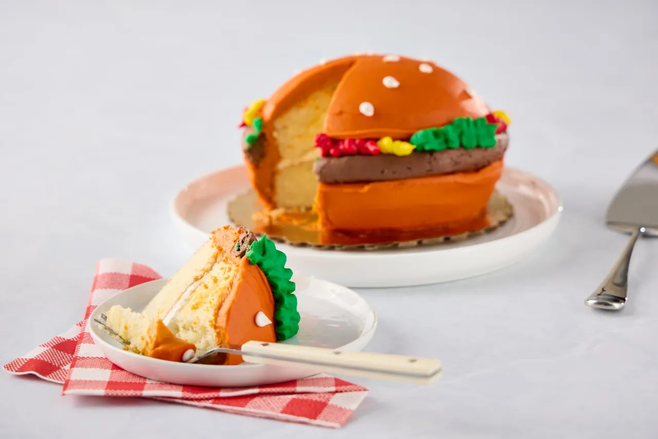 Cake made to look like a burger