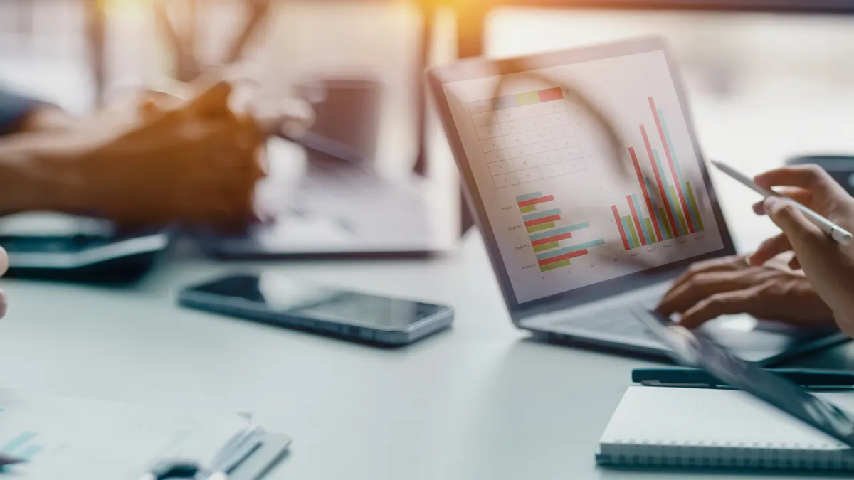 Watch The Disappearing Middle: How AI is Reshaping Leadership and the Future of Work