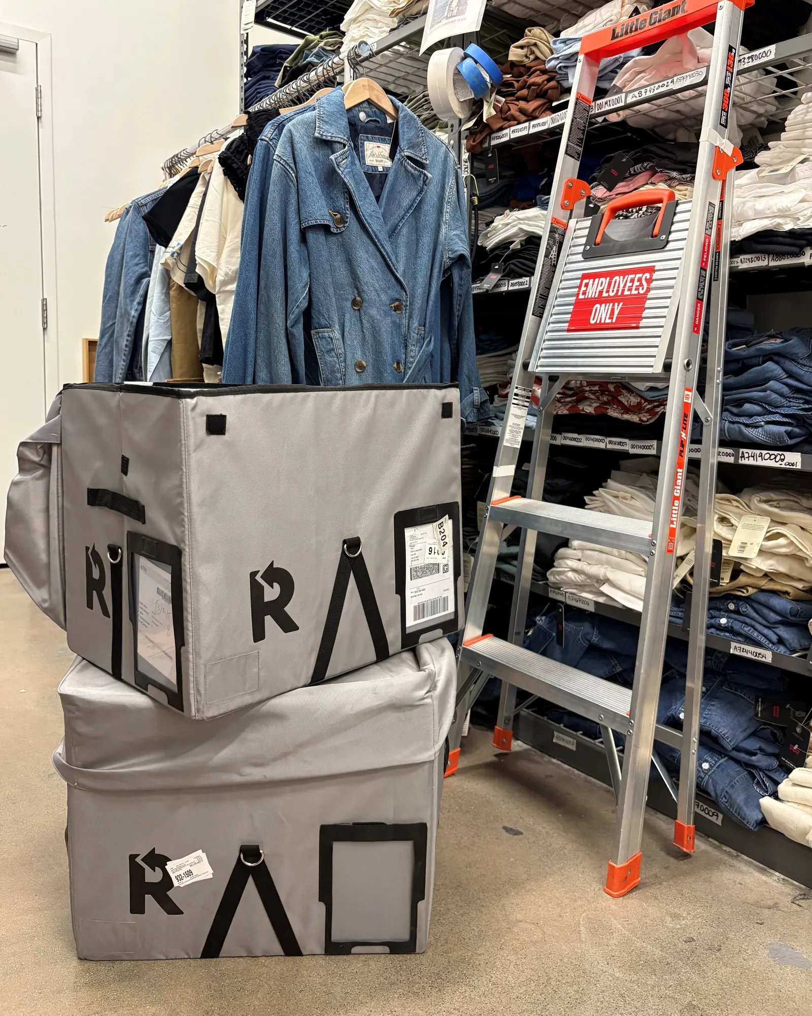 Returnity boxes in an apparel setting