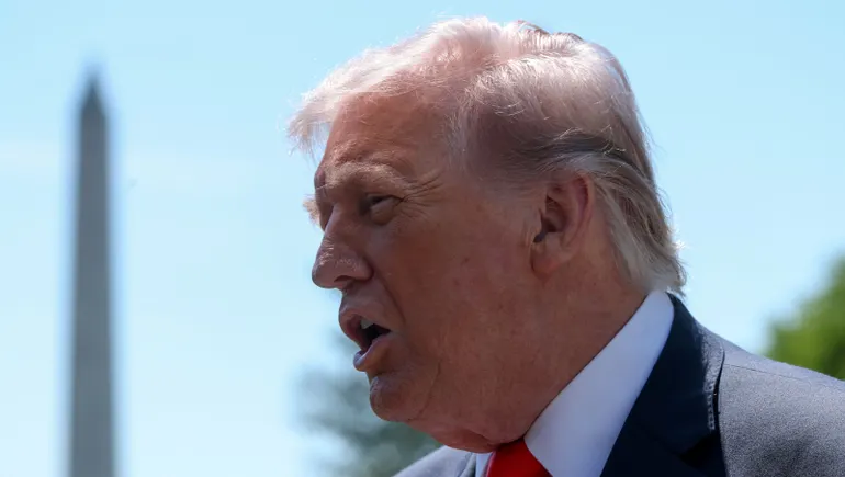 Trump targets EU cars, trucks with 25% tariff