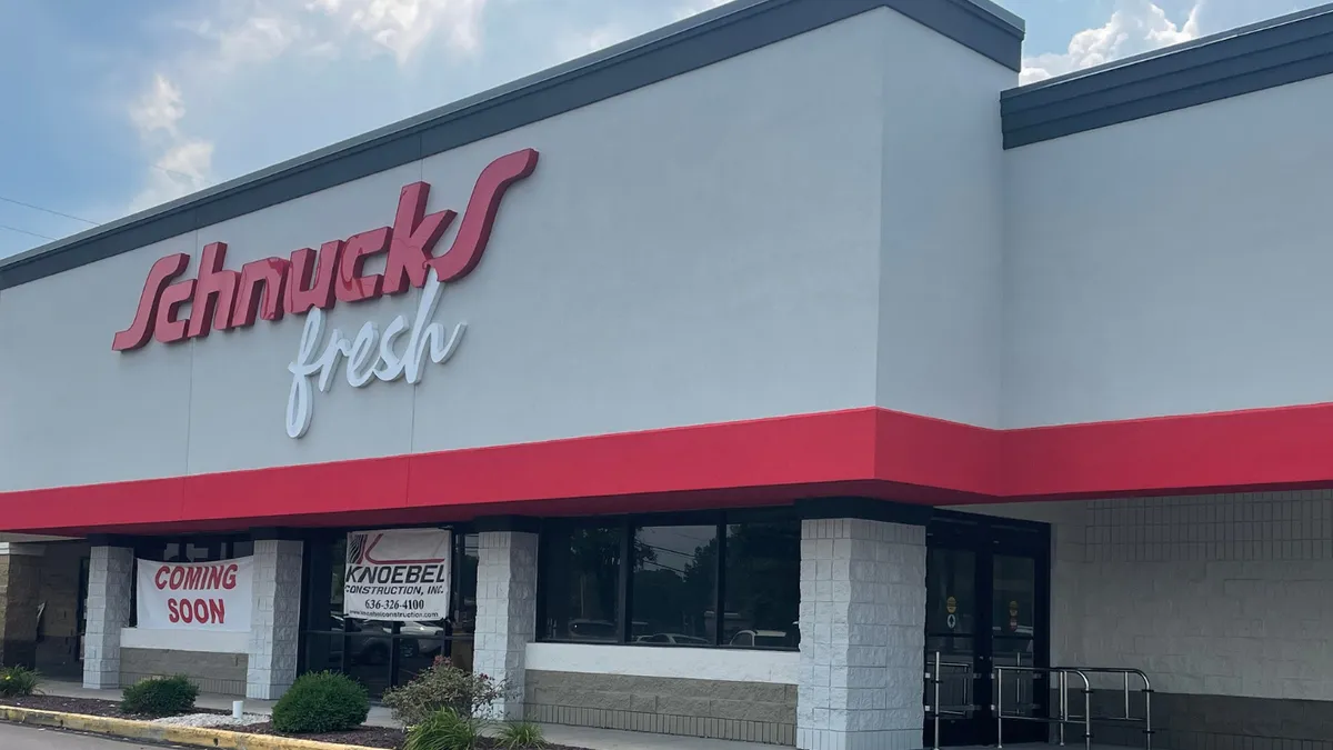 Exterior of Schnucks Fresh grocery store in Jasper, Indiana