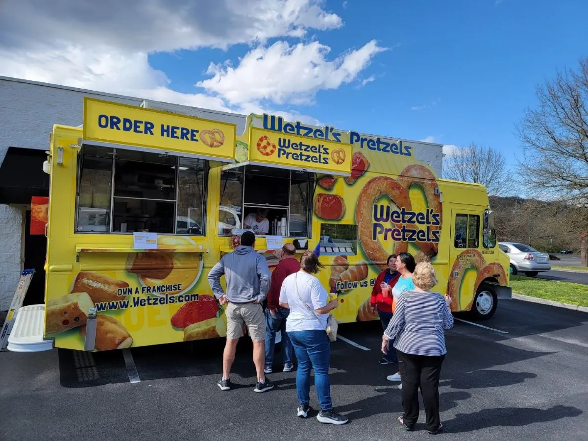 An image of a Wetzel's Pretzels food truck