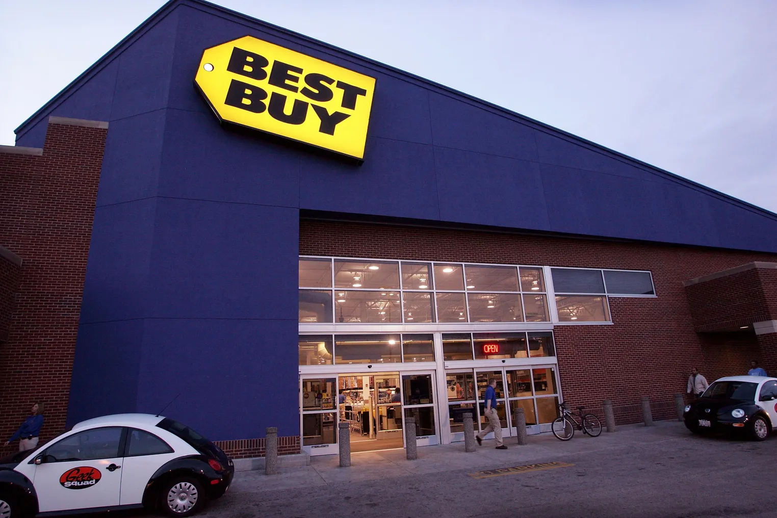 The outside of a Best Buy in its iconic blue and yellow colors.