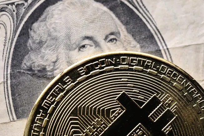 Relaxed regulatory oversight spurs bank-crypto activity