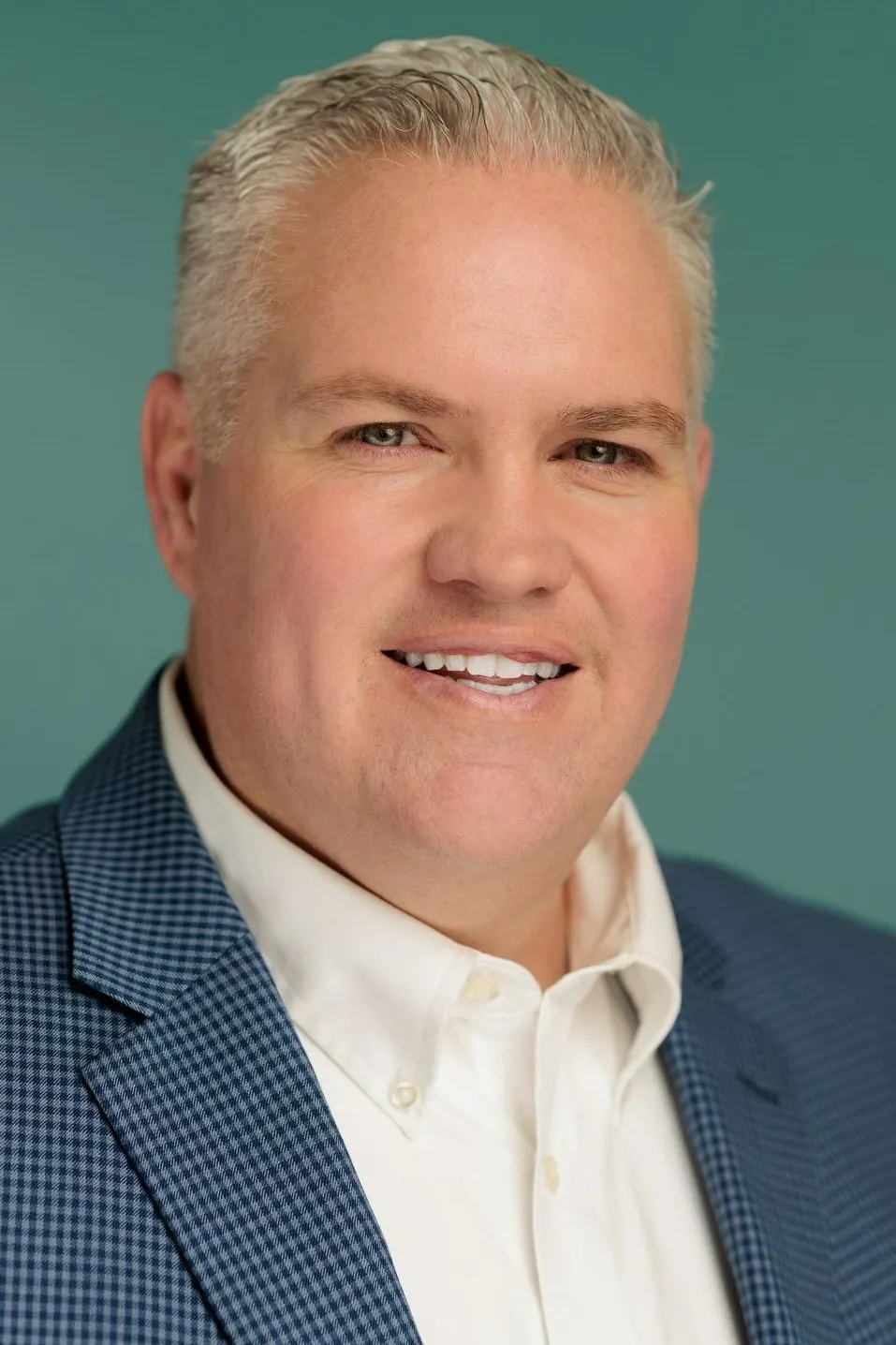 James D. Thomas, cfo of Nu Skin Enterprises