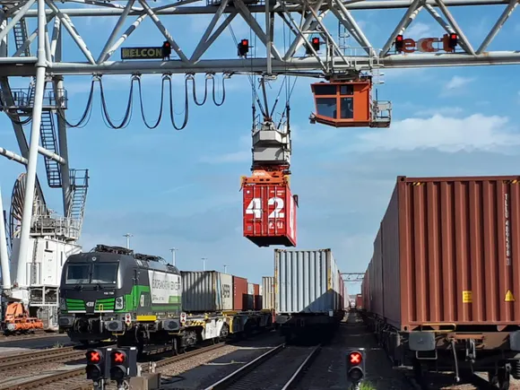 Traxens joins IBM, Port of Rotterdam on 'Container 42' tracking project ...