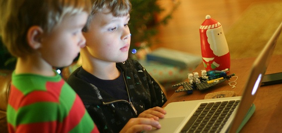 kids in front of computer