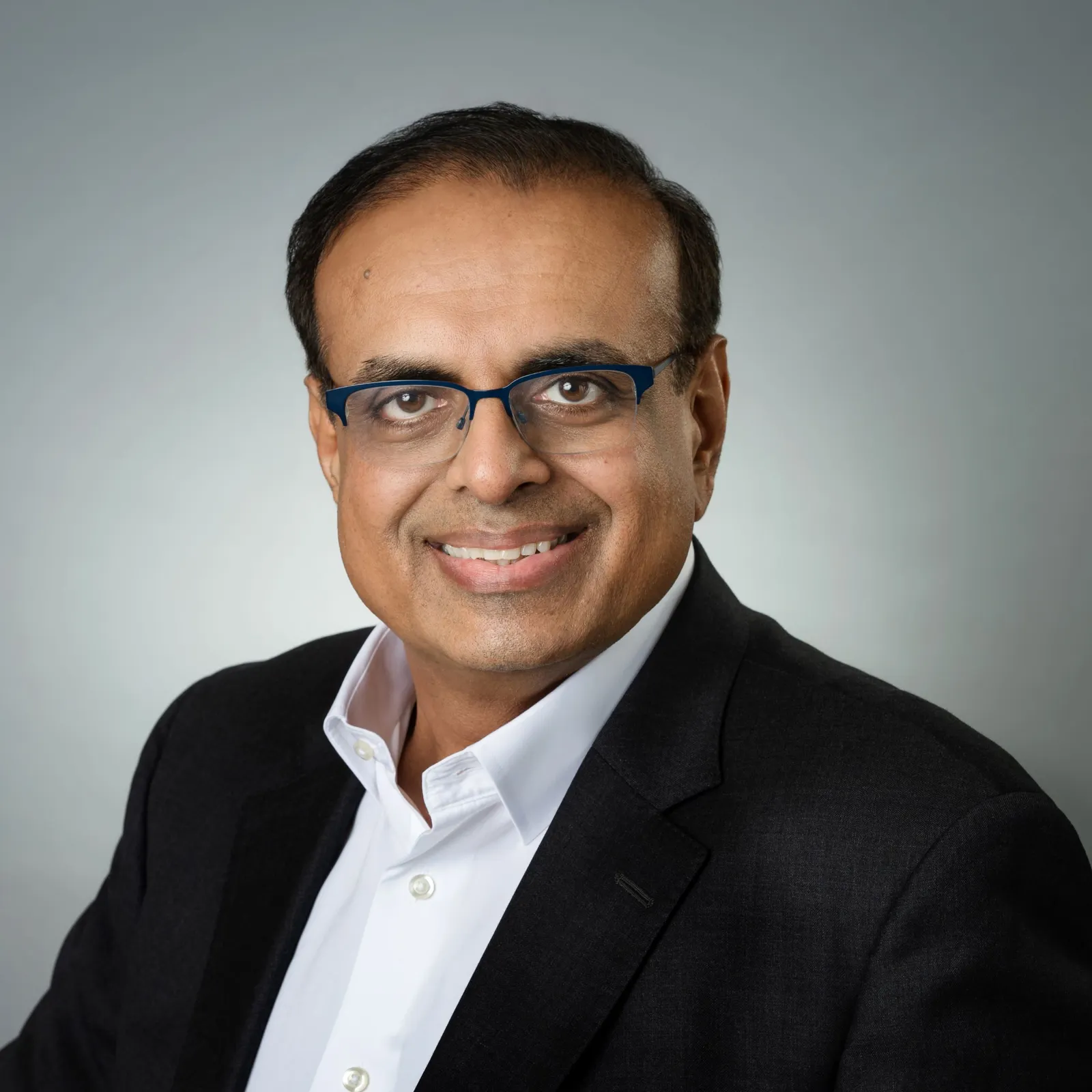 Professional photo of Khan Siddiqui