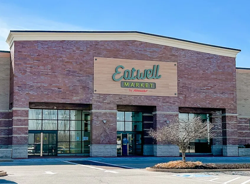 Exterior of Schnucks Eatwell Market