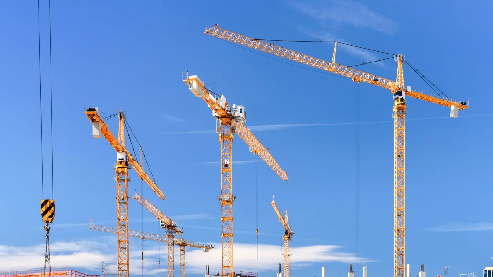 Number of construction cranes in US cities dips 19%