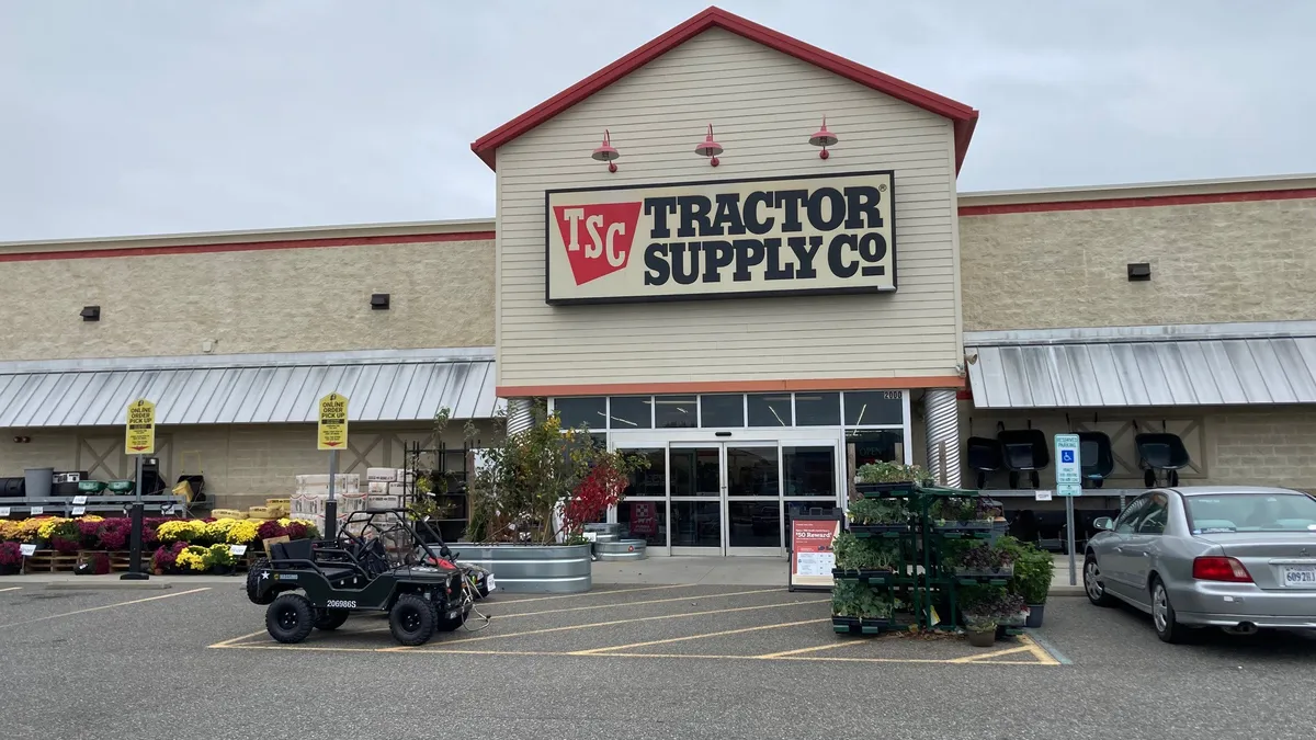 External shot of a Tractor Supply.