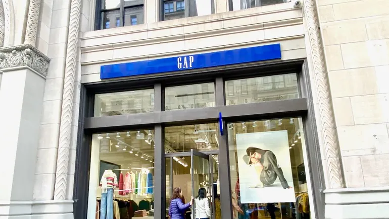 evaluate the specialty apparel retail company gap on holiday dresses Old Navy closes stores as it admits business mistakes