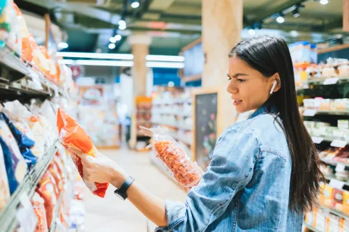 Consumer confidence sags; most households cut spending due to inflation